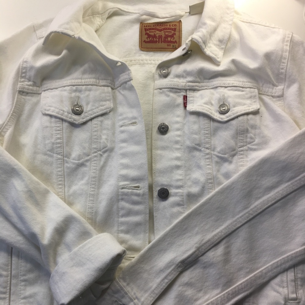 LEVI’S White Jean Jacket NEVER WORN